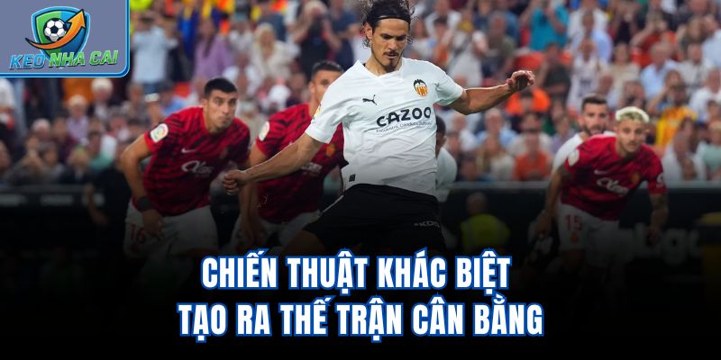 Chiến thuật khác biệt tạo ra thế trận cân bằng